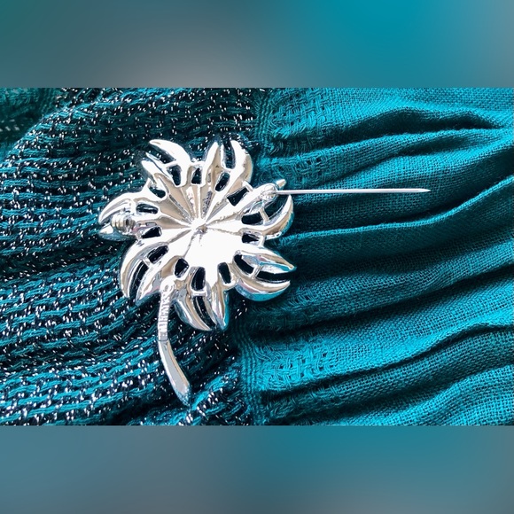 🎉❤️Vintage Sarah Coventry Silver Tone Flower Brooch - Picture 6 of 8